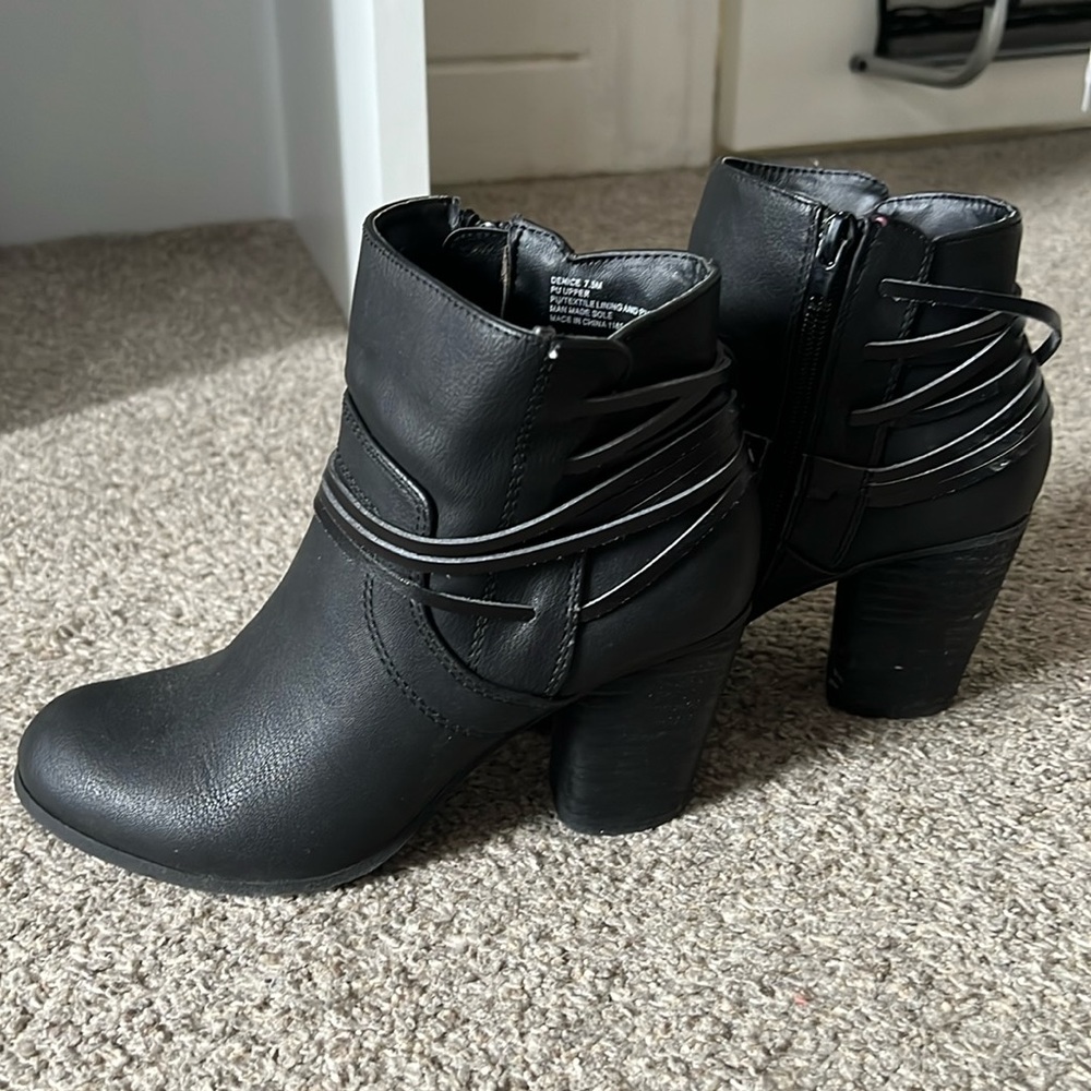 Madden girl 7.5 black zip up ankle boots